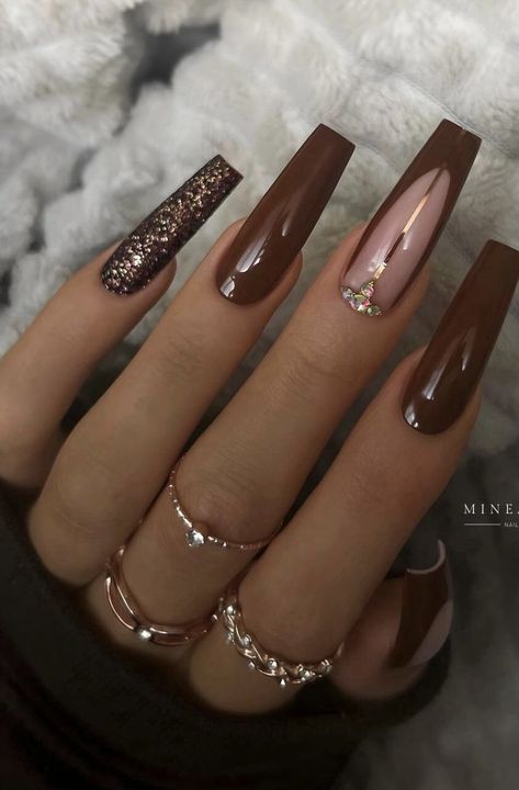 Fall Acrylic Nail Designs 2024, Brown Wedding Nails, Fall 2024 Nail Designs, Fall Orange Nails Acrylic, Acrylic Nails Fall Colors, Best Fall Acrylic Nails, Fall Long Nails Ideas, Brown Nail Art Designs, Brown Nails Acrylic