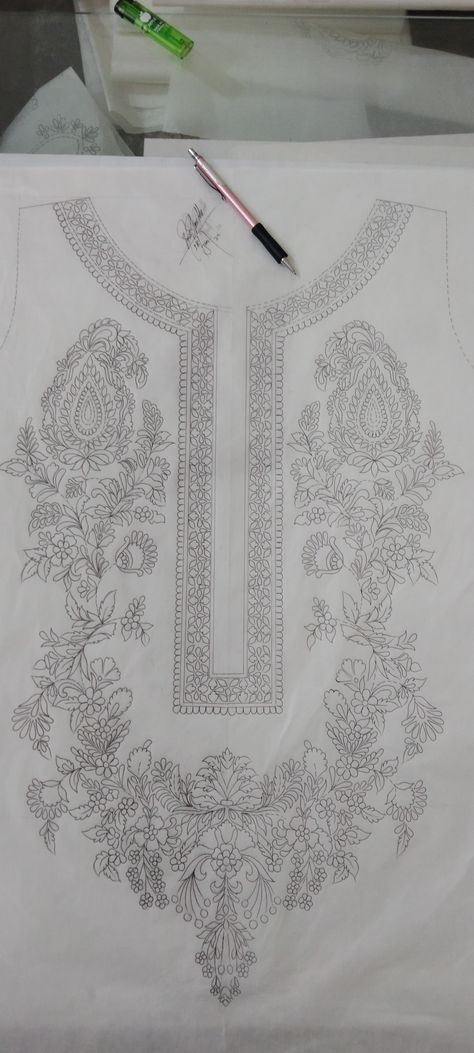 Chikankari Embroidery Motifs Sketch, Neck Design Pattern Drawing, Bird Motif Design Embroidery, Chikankari Sketch, Embroidery Khakha Designs, Neckline Embroidery Designs Sketch, Khaka Designs Embroidery, Chikankari Motif, Khakha Designs