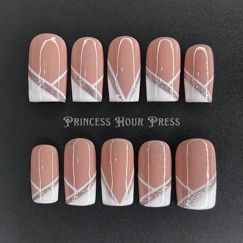 👰🏻‍♀️ Bridal set 💍 ♡︎ Length/Shape : Short, Square ♡︎ Size : S • • • High quality 𝗚𝗲𝗹 𝗣𝗿𝗲𝘀𝘀-𝗢𝗻 𝗡𝗮𝗶𝗹𝘀 🫶🏻 Handmade to order by the… | Instagram Press On Nails Art, Press On Sets, Press On Nails Ideas, Press On Nail Designs, Bridal Nails Designs, Stone Nail Art, Square Press On Nails, Korean Nail, Sugar Nails