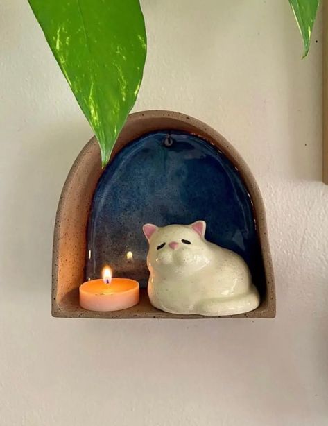 Ceramic Art Cat, Fun Ceramic Projects, Clay Calendar, Witchy Clay Crafts, Ceramic Trinkets, Clay Shelf, Moss Graffiti, Cat Clay, Pottery Cat