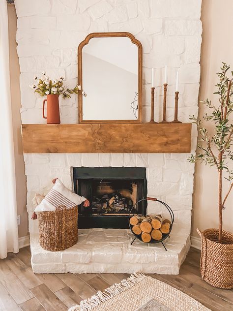 Fireplace Mantle Designs, Brick Fireplace Mantles, Southwest Interiors, Southwestern Room, Chimney Decor, Mantle Design, Design Camino, White Brick Fireplace, Painted Brick Fireplace