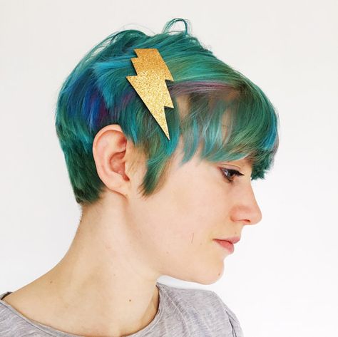 Lightning bolt hair clip. Gold sparkle. Glitter hair Lightning Bolt Hair, Harry Potter Accessories, Dance Hairstyles, Glitter Hair, Harry Potter Characters, Gold Sparkle, Diy Hair, Lightning Bolt, Accessories Diy