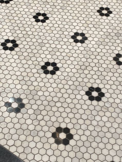 Vintage Hexagon Tile, Penny Tile With Dark Grout, Penny Tile Bathroom Floor, Hexagon Tile Bathroom Floor, Vintage Bungalow, Penny Tiles Bathroom, Penny Tiles, Hexagon Tile Bathroom, Bungalow Bathroom