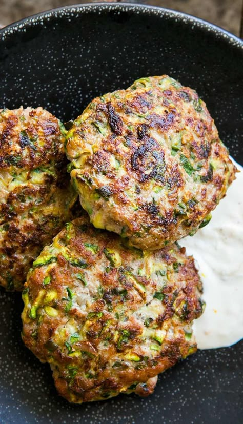 Turkey Burger Patties, Turkey And Zucchini, Zucchini Burger Recipe, Best Turkey Meatballs, Turkey Burger Recipes Healthy, Zucchini Burger, Meat Patties, Turkey Burger Recipe, Spicy Turkey