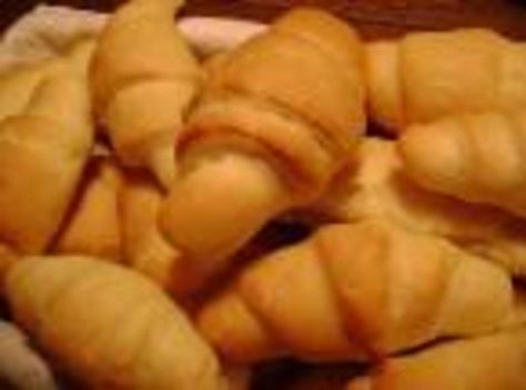 BREAD MACHINE CRESCENT ROLLS Bread Machine Crescent Rolls, Cresent Roll Dough, Potato Dough, Bread Maker Recipes, Crescent Roll Recipes, Crescent Roll Dough, Crescent Roll, Cinnamon Rolls Homemade, Bread Machine Recipes