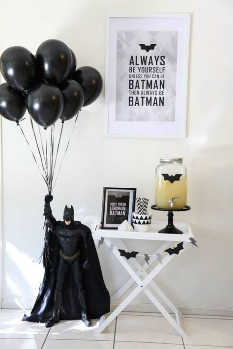 Modern Batman Birthday Party | Pretty My Party Batman Baby Shower, Batman Theme, Baby Batman, Batman Birthday Party, Batman Party, Batman Birthday, Superhero Birthday Party, The Batman, Superhero Party