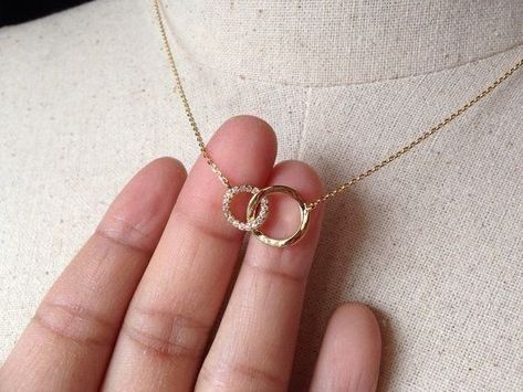 Girlish Gold Chain Design, Simple Gold Pendent Designs, Gold Pendent Simple, Small Chains Gold, Pendent Designs Gold, Gold Necklace Ideas, Gold Chain Designs For Women, Chain Designs Gold, Gold Pendant Designs