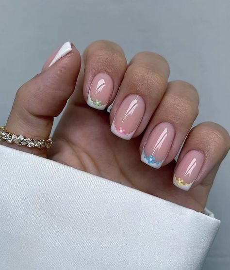 Flower Nails Design, Spring Flower Nails, Nail Ideas Spring, Donut Candles, Chloe Nails, Spring Nail Polish Colors, Nails Easter, Nails Pastel, Nails Flower