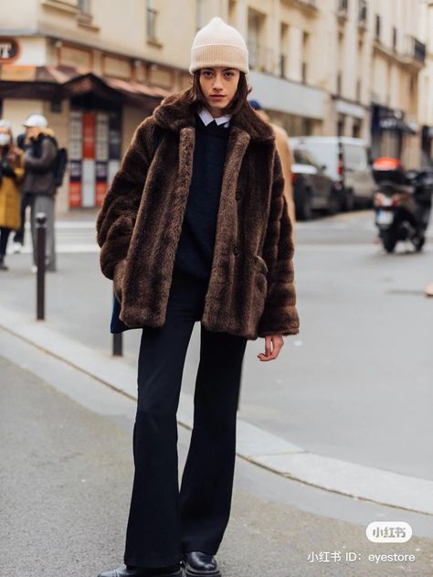 Short Brown Fur Coat Outfit, Brown Fur Coat With Faux Fur Lining, Brown Fur Jacket Outfit, Brown Fur Coat Outfit, Faux Fur Jacket Outfit, Trendy Brown Faux Fur Coat, Brown Fur Jacket, Chic Brown Faux Fur Coat, Elegant Brown Faux Fur Outerwear