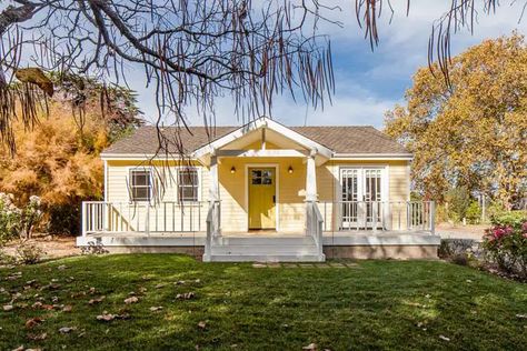 14. Yellow #decorhomeideas Yellow House Aesthetic, Red Door Yellow Door, Painting Front Door, Boho Architecture, Front Door Porch Ideas, Ranch Layout, Door Porch Ideas, Paint Doors, Best Front Door Colors