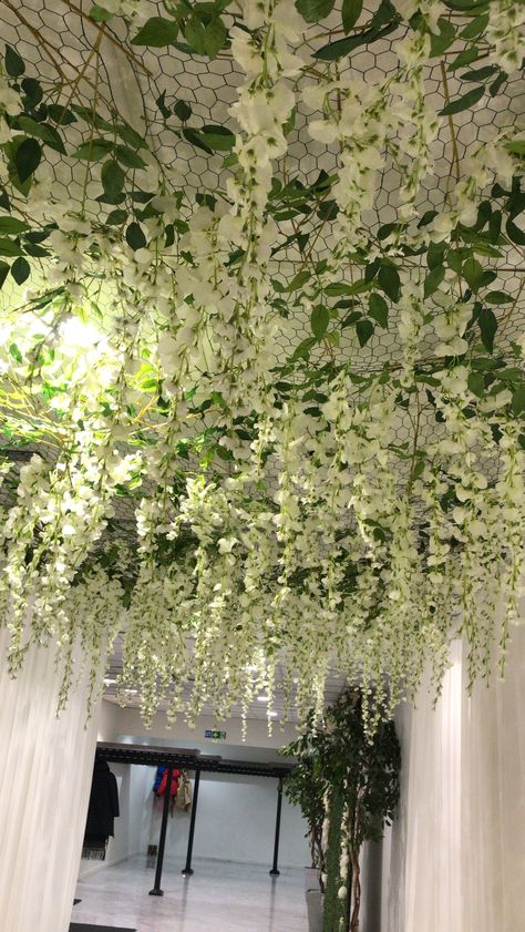 Room With Vines And Led Lights Ceiling, Leaf Ceiling Decor, Fake Flowers Hanging From Ceiling Bedroom, Flower Garland Bedroom Ceiling, Faux Plant Ceiling, Plant Ceiling Decor Bedroom, Fake Plant Ceiling, Diy Flower Ceiling, Vines Hanging From Ceiling