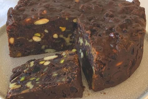 Italian Christmas cake Light Christmas Cake, Italian Chocolate Cake, Traditional Christmas Recipes, Spiced Bread, Dark Cake, Italian Christmas Cake, Chocolate Fruit Cake, Christmas Pudding Recipes, Cake Cooking