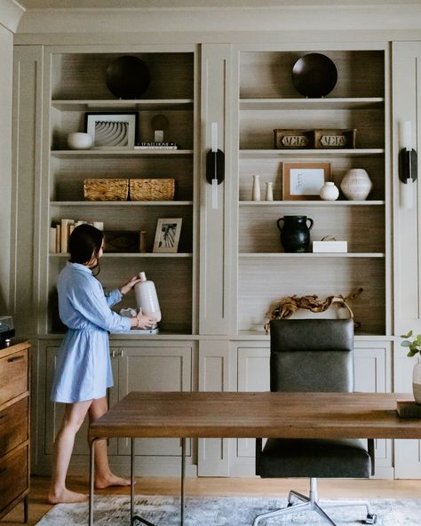 Taupe Office Built Ins, Magnolia Interior Design, Moody Study, Books Shelves, Guest Bedroom Inspiration, Moody Office, Office Built Ins, Moody Aesthetic, Desk Area