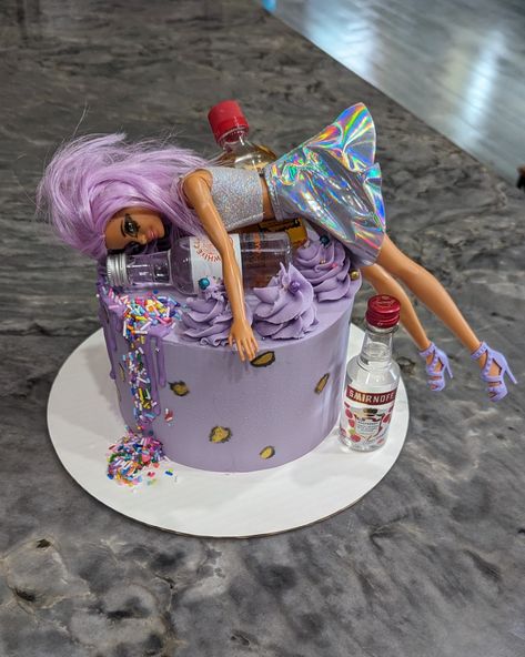 Drunken Barbie Cake Barbie Sick Cake, Trashy Barbie Cake, Drunken Barbie Cake 21st Birthday, Trashy Barbie, Drunken Barbie Cake, Batchlorette Party, Booze Cake, Alcohol Birthday Cake, Drunk Barbie Cake