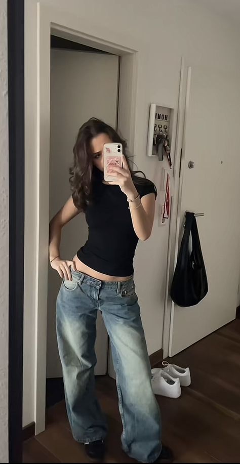 Basic Hot Outfits, Tube Top And Baggy Jeans, Baggy Jeans Small Top Outfit, Low Rise Straight Leg Jeans Outfit, Basic Black Top Outfit, Low Waisted Jeans Aesthetic, Grey Tube Top Outfit, Blouse Outfit Aesthetic, Simple Streetwear Outfit Ideas