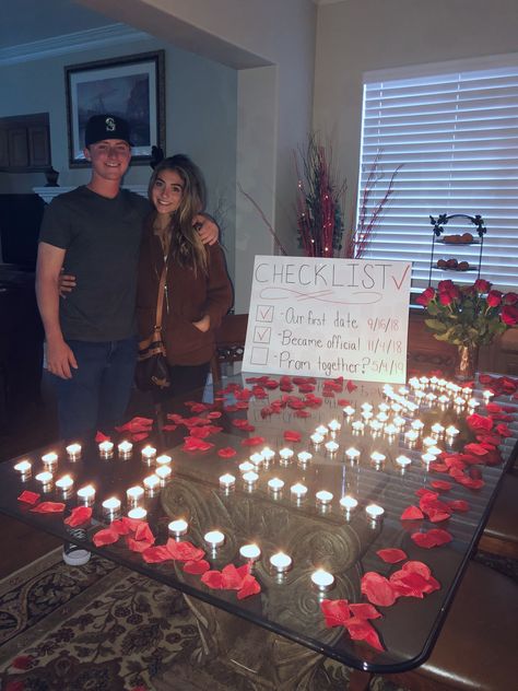 Big Promposal Ideas For Girlfriend, Girlfriend Promposal Ideas, Ask Out To Prom Ideas, Cute Prom Ideas Proposals, Original Promposal Ideas, Late Promposal Ideas, Ways To Ask Your Girlfriend To Prom, Book Promposal Ideas, Cute Promposals For Girlfriend