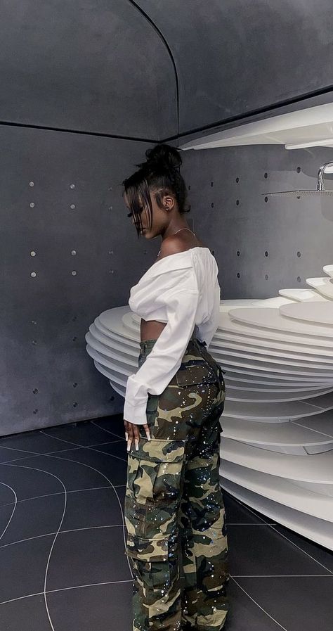 Cargo Pants Outfit Photoshoot, Birthday Outfit Cargo Pants, Cargo Pants Dinner Outfit, Cargo Pants Outfit With Air Force 1, Body Suit Cargo Pants Outfit, Fancy Cargo Pants Outfit, Black Women Cargo Pants Outfit, Tan Cargo Pants Outfit Black Women, Cami Cargo Pants Outfit