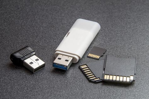 Get instant help from best hard drive data recovery guide. Learn how you can keep your computer safe and secure. Tips for computer safety and recovery. Flash Drive Storage, Best Home Automation, Iphone Touch, Best Travel Gadgets, Floppy Disk, Apple Laptop, Disk Drive, Flash Memory, Pen Drive