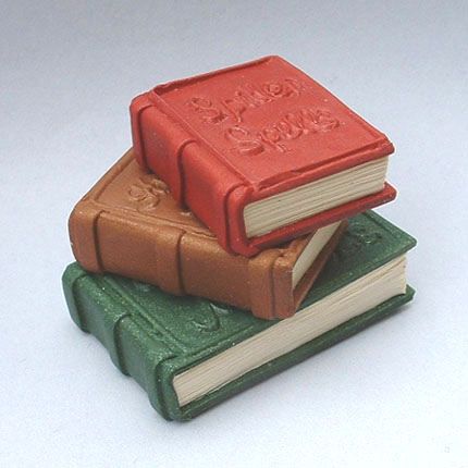 Model Magic Clay Ideas, Clay Book, Polymer Clay Books, Clay Box, Clay Christmas Decorations, Magic Books, Clay Magnets, Air Dry Clay Projects, Ceramic Boxes