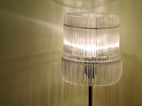 Can you believe that this floor lamp is made out of plastic knives? Crafts With Plastic Knives, Plastic Knife, Upcycled Lighting, Bottle Chandelier, Upcycle Plastic, Recycle Design, Plastic Silverware, Plastic Utensils, Lamp Post Lights