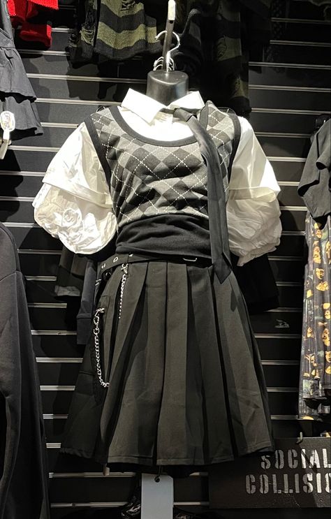 Hot Topic Employee Outfit, Hot Topic Worker, Hot Topic Outfits Aesthetic, Winter Punk Cosplay Tops, Hot Topic Outfits Kawaii, Punk Halloween Cosplay Tops, Black Emo Tops For Cosplay, Hot Topic Aesthetic, Hot Topic Outfits