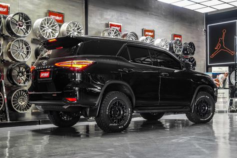 Fortuner Legender Black, Fortuner Toyota Modified, Black Fortuner Car, Toyota Fortuner Modified, Fortuner Modified, Toyota Fortuner Black, Fortuner Toyota Modified Black, Fortuner Legender, Fortuner Toyota