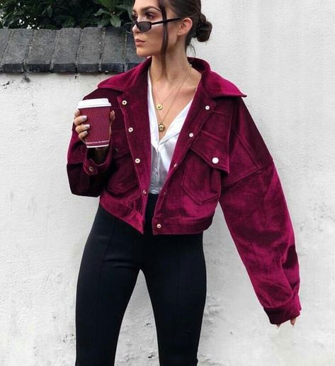 Burgundy Cordiroy Trucker Jacket | Fall Outfits | Button Down Jacket | Black Jeans | Fall Outfit Beach Dresses Summer, Mode Inspo, Van Cleef Arpels, Fashion 2018, Fall Fashion Trends, Looks Style, Womens Fashion Trends, Outfits Casuales, Dark Pink