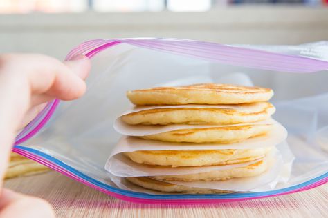 How to Freeze and Reheat Pancakes Wheat Pancake Recipe, Freeze Pancakes, Protein Pancake Mix, Basic Cooking, Whole Wheat Pancakes, Wheat Pancakes, Sourdough Pancakes, Homemade Pancakes, How To Make Pancakes