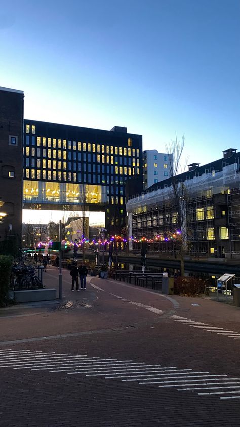 Roeterseiland university van Amsterdam Campus, night time, winter, dark, student University Of Amsterdam Campus, Europe University, University Of Amsterdam, University Inspiration, Campus Aesthetic, University Aesthetic, University Life, 2025 Vision, Nara