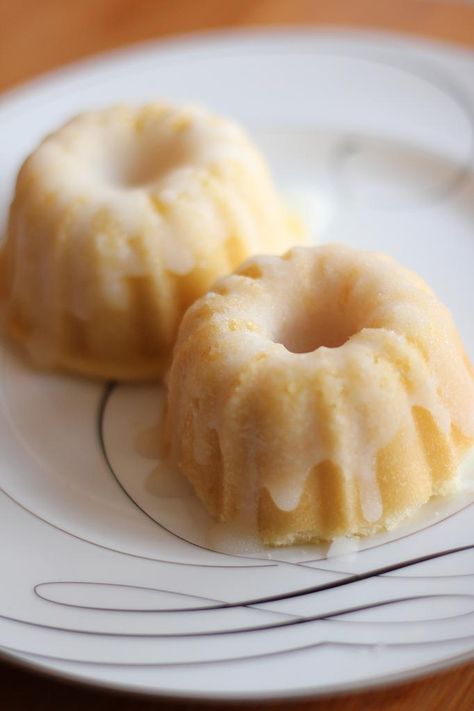 Lemon Mini Bundt Cakes Mini Bunt Cake, Mini Bundt Cakes Recipes, Lemon Bundt Cake Recipe, Bundt Recipes, Mini Bundt, Bundt Cake Recipe, Lemon Bundt Cake, Mini Bundt Cakes, Bundt Cakes Recipes