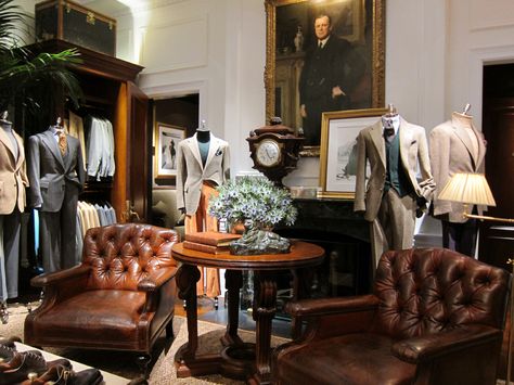 The Ralph Lauren Rhinelander Mansion // 867 Madison Avenue // Upper East Side Ralph Lauren Interior Design, Ralph Lauren Interiors, Paisley Curtains, Gracie Wallpaper, Ralph Lauren Store, Nyc Shopping, Ralph Lauren Style, Store Interior, Ralph Lauren Home