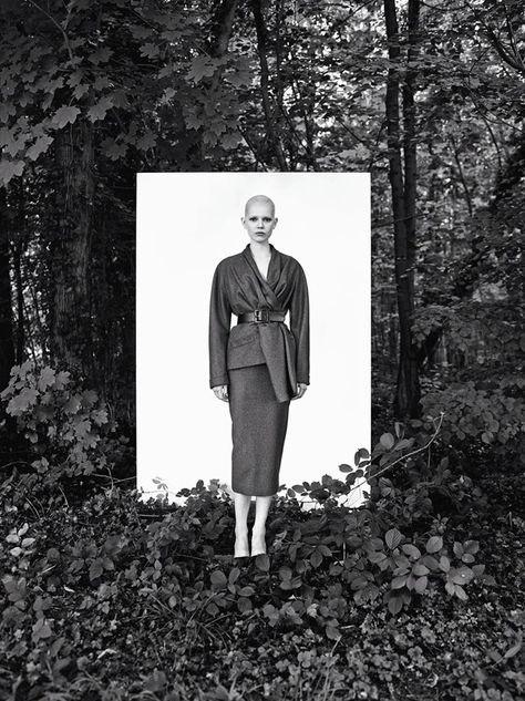 Favori suit, AW50 Haute Couture collection (Oblique line) Editorial Vogue, Wow Photo, Creative Fashion Photography, Nature Fashion, Patrick Demarchelier, Robert Mapplethorpe, Fashion Photography Inspiration, Shoot Inspiration, Portrait Inspiration