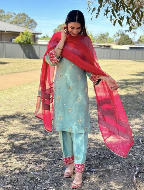 Long Sleeve Punjabi Suit, Party Wear Suits Punjabi, Engagement Suits Women, Simple Punjabi Suits, Punjabi Kurta, College Student Needs, Designer Suits For Wedding, Patiala Suit Designs, Embroidery Suit