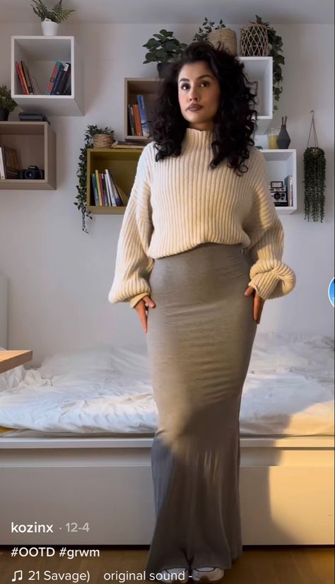 Tight Maxi Skirt Outfit, Tan Maxi Skirt Outfit, Long Tight Skirt Outfits, Long Pencil Skirt Outfits, Long Bodycon Skirt, Long Tight Skirt, Tight Skirt Outfit, Skirt Styling, Modest Girly Outfits