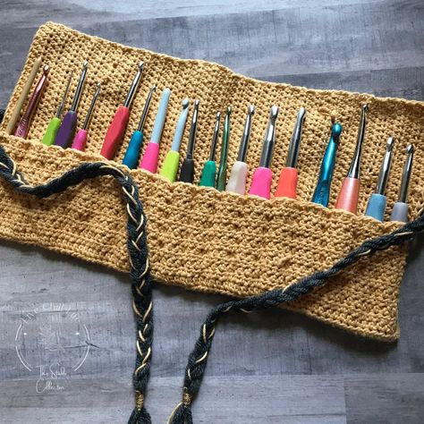 Crochet Organization Patterns, Crochet Hook Holder Pattern, Crochet Hook Case Pattern, Crochet Needle Case, Crochet Hook Storage, Storage Crochet, Crochet Hook Organizer, Chill Life, Knitting Storage