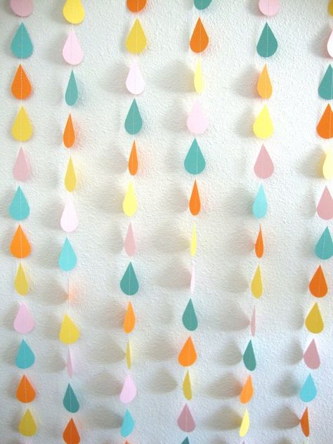 Sprinkle Photo Backdrop, Raindrop Theme Party, Sprinkle Backdrop, Rain Sprinkle Baby Shower Ideas, Rain Drop Garland, Neutral Baby Sprinkle, Raindrop Garland, Neutral Baby Shower Decor, Raindrop Baby Shower