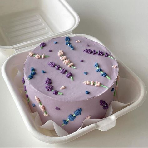 Purple Korean Cake, Purple Lunchbox Cake, Purple Bento Cake, Purple Cake Designs Birthday, Happy Birthday Cake Girl, Lilac Aesthetic, Purple Cakes Birthday, Purple Cake, Chocolate Ganache Cake