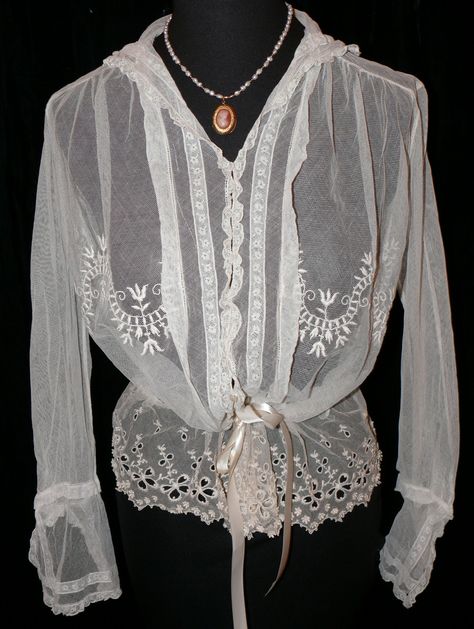 All The Pretty Dresses: Wonderful Net Edwardian Shirt Edwardian Shirt, Threadwork Embroidery, Edwardian Costumes, Edwardian Blouse, Fashion 1910, White Embroidered Blouse, Wedding Shirt, Victorian Wedding, Romantic Outfit