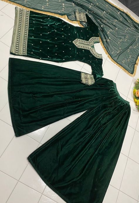 Velvet Gharara Designs, Sarara Dress Design, Sharara Designs Simple, Velvet Sharara Suit, Velvet Sharara, Green Suit Women, Plazzo Suit, Velvet Kurti, Gharara Designs