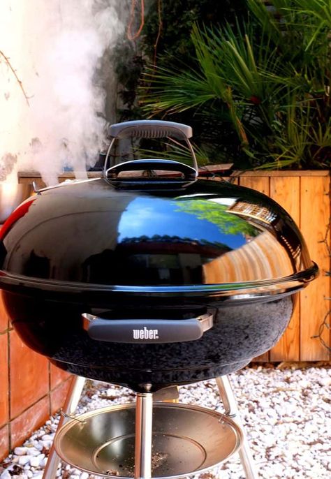 Ready to take your BBQ game up a level? Follow this step-by-step method to turn your regular charcoal grill into a fully fledged BBQ smoker. Diy Smoker, Weber Grills, Weber Kettle, Bbq Games, Best Charcoal Grill, Lump Charcoal, Bbq Hacks, Weber Bbq, Best Charcoal