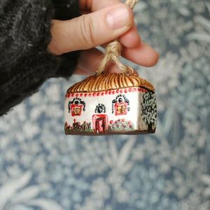 Traditional Ukrainian folk house. I am Ukrainian and such houses are something that looks like the most natural living building to me. Although 20th century houses have more modern roofs of course. In Ukrainian villages you would still see these small white buildings with hand painted and decorated walls and with bright flowers and cherry and apples trees around. Folk House, Ukrainian Christmas, Vintage Christmas Toys, European Cottage, Electronic Candles, Clay Houses, Magazine Crafts, Cottage Charm, Vibrant Flowers