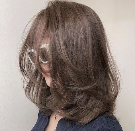 Fesyen Rambut Pendek, Shoulder Haircut, Layered Haircuts For Medium Hair, Hairstyles For Layered Hair, Haircuts For Wavy Hair, Shot Hair Styles, Shoulder Length Hair Cuts, Short Wavy Hair, Haircuts For Medium Hair