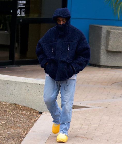 mood: kanye west Yeezy Knit Runner, Fleece Jacket Outfit, Knit Runner, Kanye West Outfits, Kanye Fashion, Kanye West Style, Yeezy Fashion, Yeezy Outfit, Yeezy Season