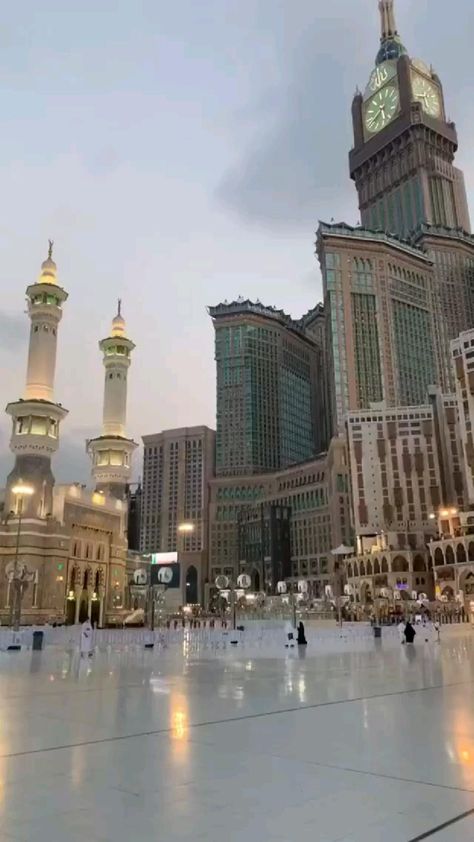 Madina Pic, Makkah Video, Mecca Masjid, Dubai Architecture, Beautiful Love Images, Mecca Islam, Beautiful Night Images, Mecca Wallpaper, Beautiful Quran Verses