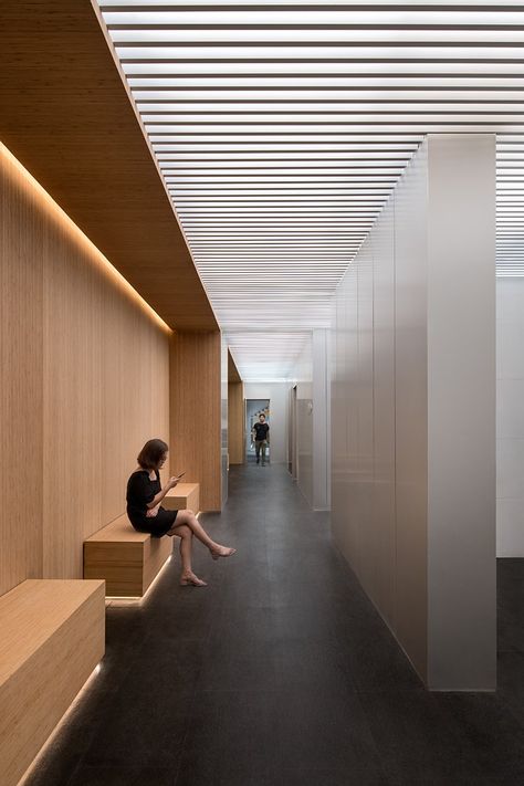 schmidt hammer lassen transforms shopping mall into creative urban complex in beijing Corridor Design, Hospital Interior, Lobby Interior, Healthcare Design, Lobby Design, Clinic Design, Workplace Design, Commercial Interior Design, Interior Design Companies