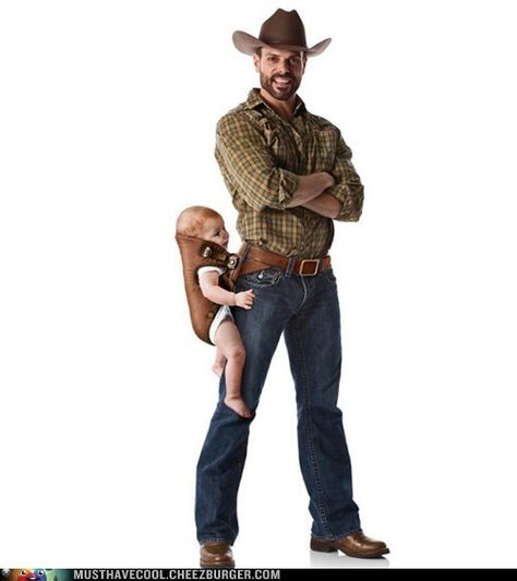 manly baby carrier Texas Funny, Funny Commercial Ads, Funny Commercials, Hipster Babies, Baby Cowboy, Guys Be Like, Like A Boss, Cowboy Hat, Costume Halloween