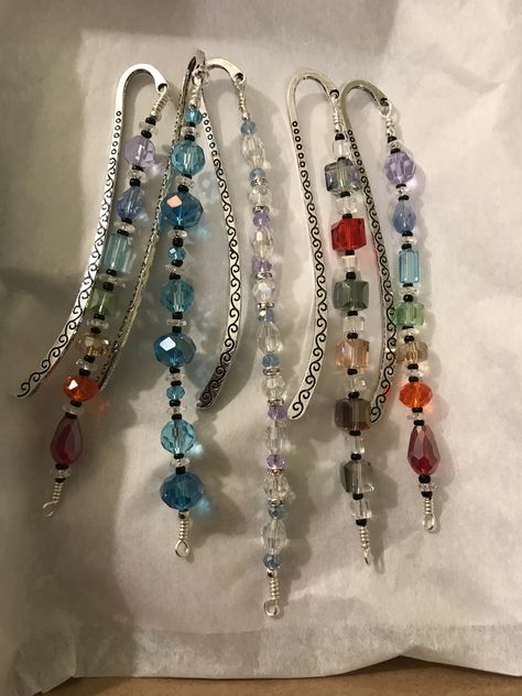 Metal Bookmarks Ideas, Beaded Bookmarks How To Make, Metal Bookmarks Diy, Bookmark Display Ideas, Beaded Bookmarks Diy, Wire Bookmarks, Homemade Bookmarks, Bookmark Diy, Chakra Beads Bracelet