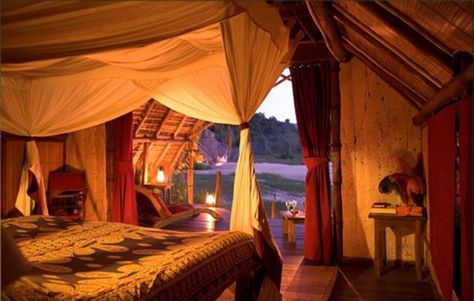 Ambiance~~flavorful~romantic~ rich tones...warm aura! Safari Lodge Interior, African Safari Lodge, Wilderness Retreat, Open Air Cinema, Game Lodge, Namib Desert, Eco Luxury, Slaap Lekker, Luxury Safari