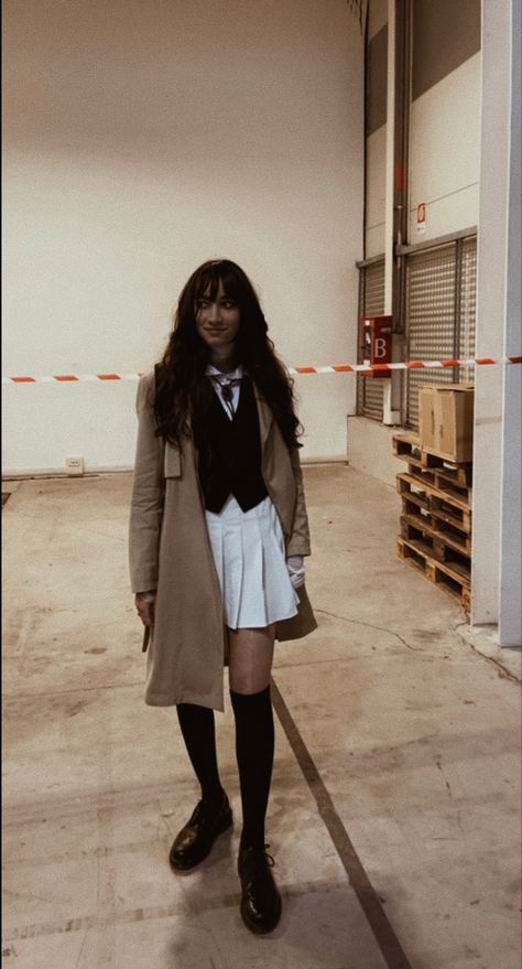 female cosplay version of osamu dazai from Bungo stray dogs trench coat and white skirt Bsd Dazai Outfit, Dazai Fashion Style, Anime Inspired Outfits Women, Halloween Costume Weeb, Dazai Outfit Aesthetic, Dazai Cosplay Outfit, Dazai Clothes Style, Dazai Casual Clothes, Ranpo Outfit Ideas