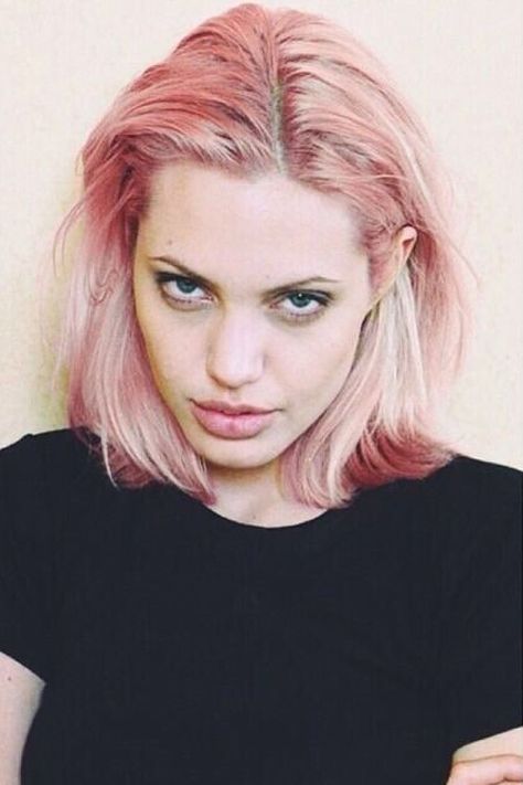 Angelina Jolie Angelina Jolie Pink, Angelina Jolie Short Hair, Angelina Jolie 90s, Pink Grunge, Long Hair Women, Grunge Hair, Hollywood Celebrities, Angelina Jolie, About Hair